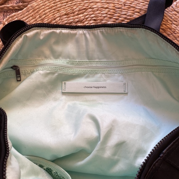 RARE HTF Pristine Lululemon Free To Be Bag in Miss Mosaic - Picture 10 of 15
